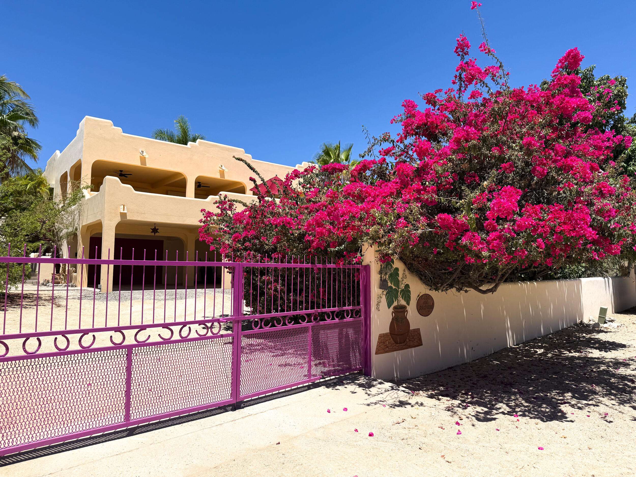 Todos Santos Pescadero This 1 Bedroom/3 Bathroom beachfront home set on the stunning beach in the El Gavilan area of Pescadero features breathtaking for sale